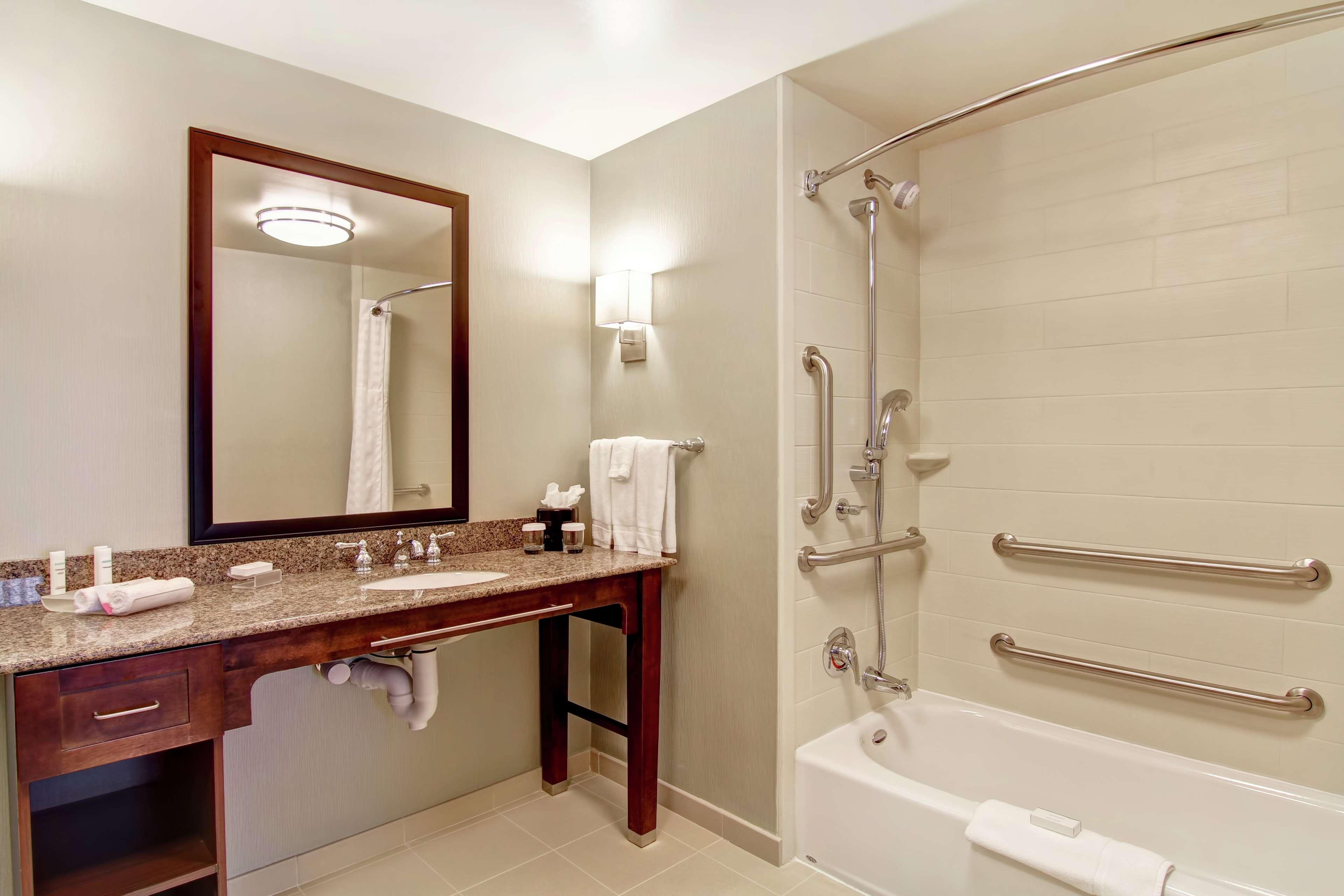 Homewood Suites By Hilton Woodbridge Exterior foto